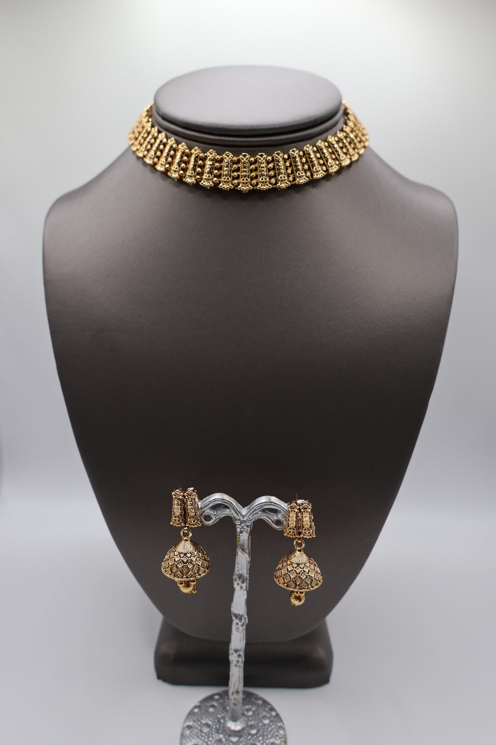 Indira Choker Necklace Set