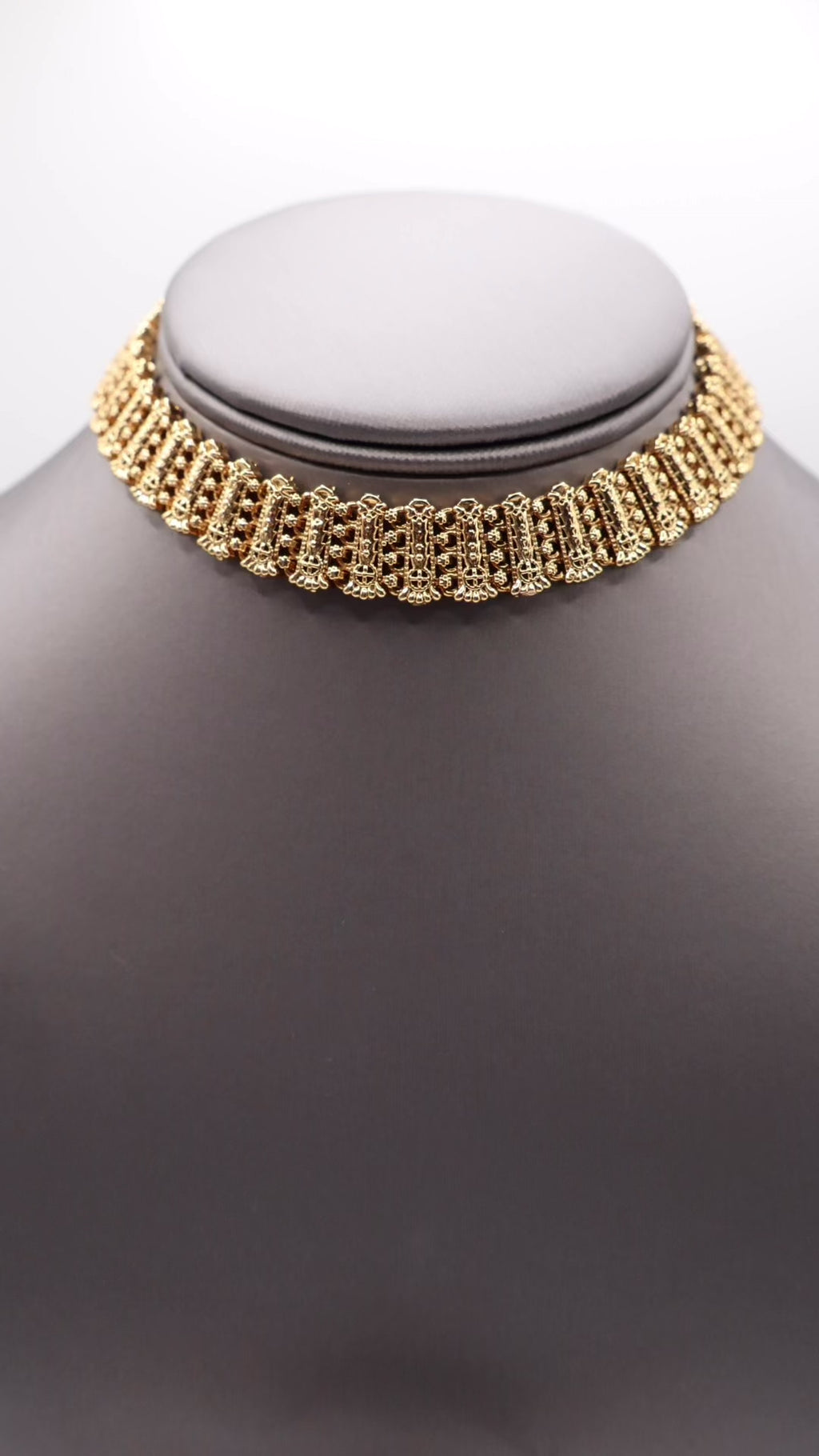 Indira Choker Necklace Set