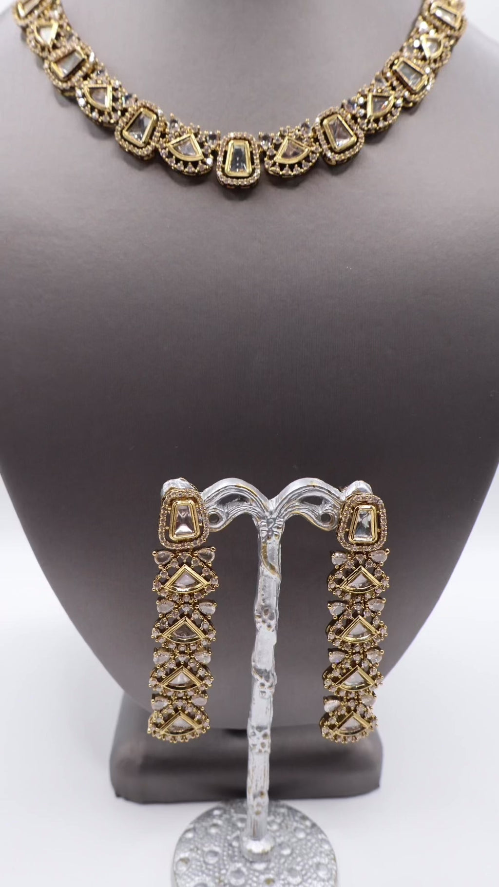 Raiva Necklace Set